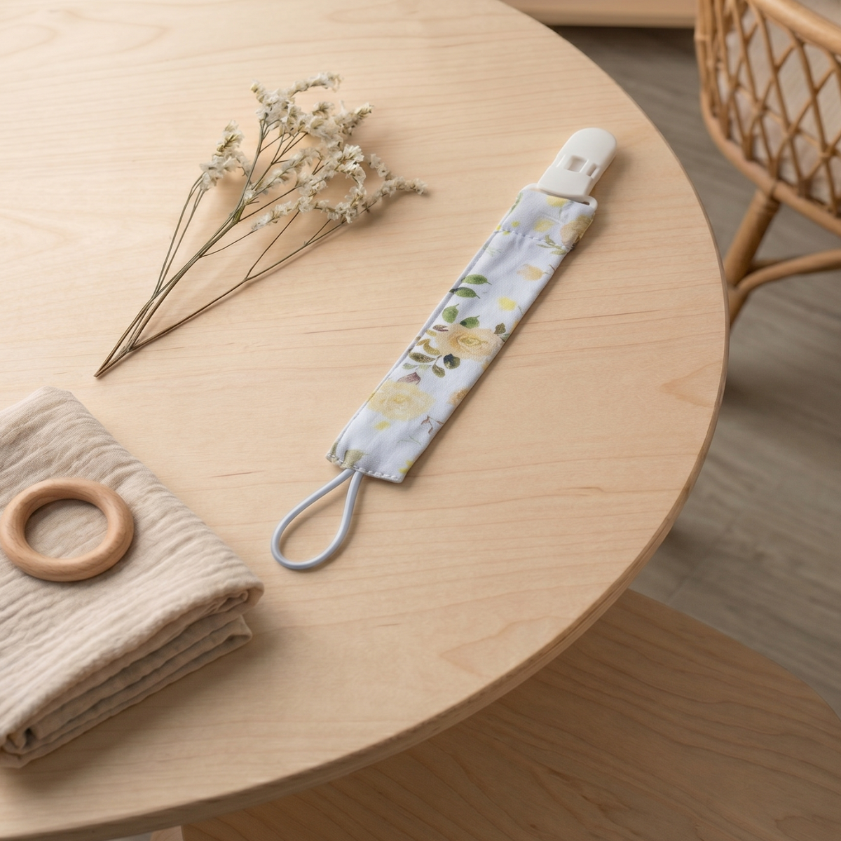 Porta Chupete Tela Flores Beige